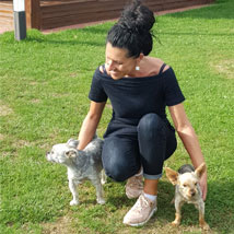 Foto von Anja Zöhler mit ihren Hunden